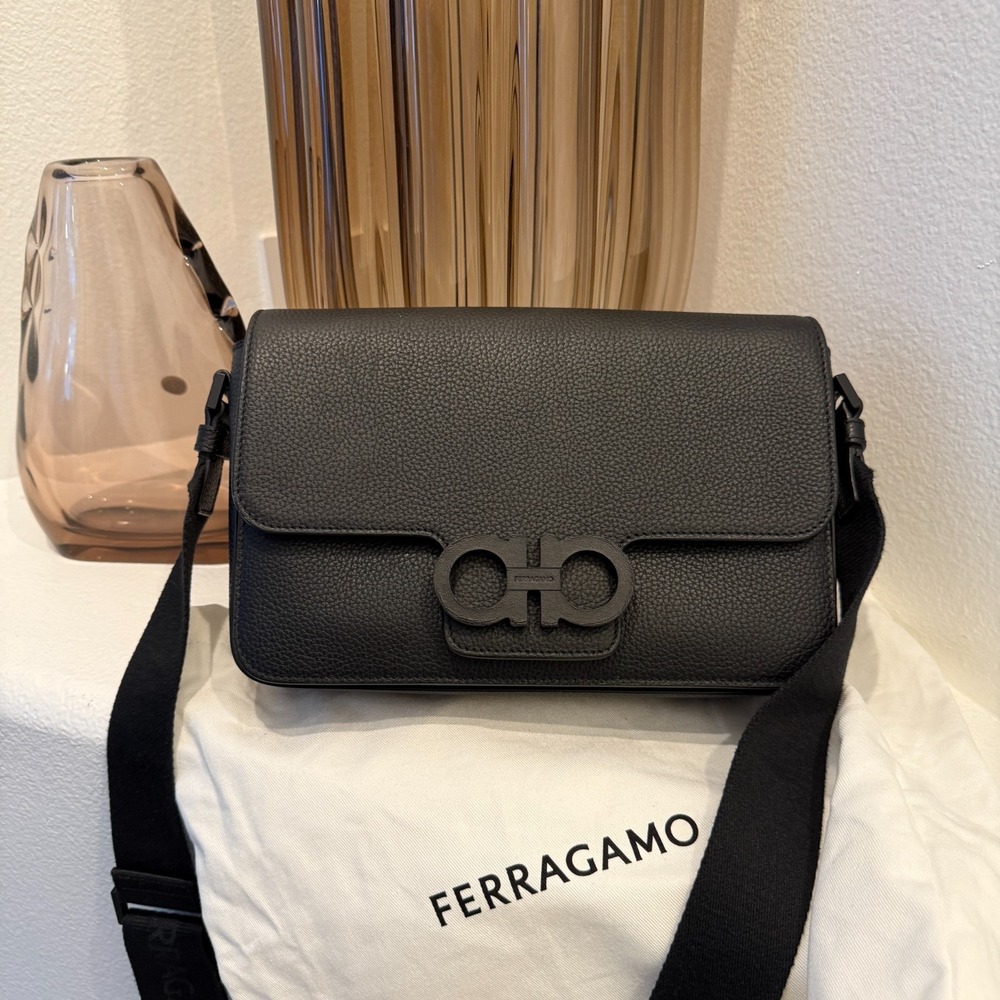 Salvatore‎ Ferragamo double Gancini-buckle shoulder bag Messenger (24-1762)